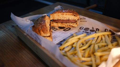Çocuk Burger +  Parmak Patates