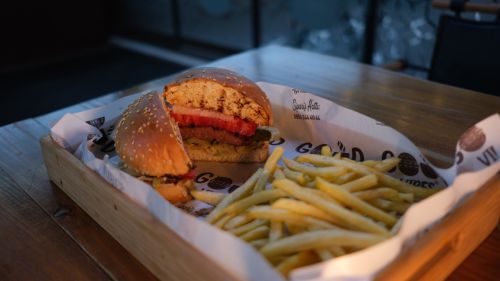 Klasik Burger + Parmak Patates